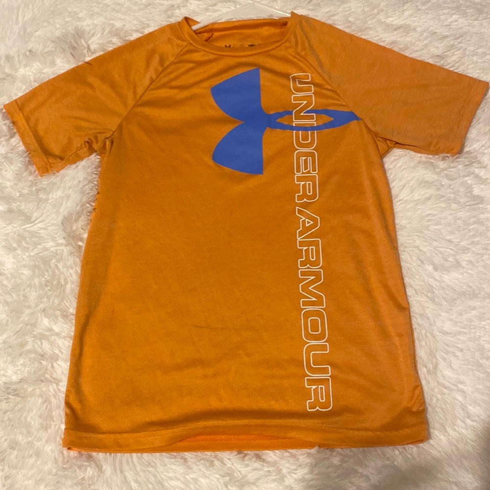 Boys orange shirt M